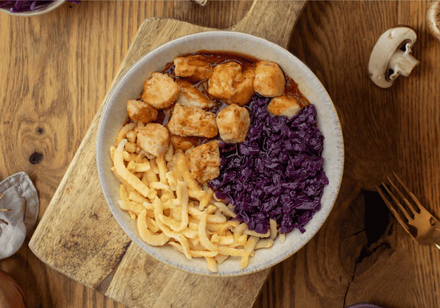 Hähnchen mit Rotkohl & Spätzle